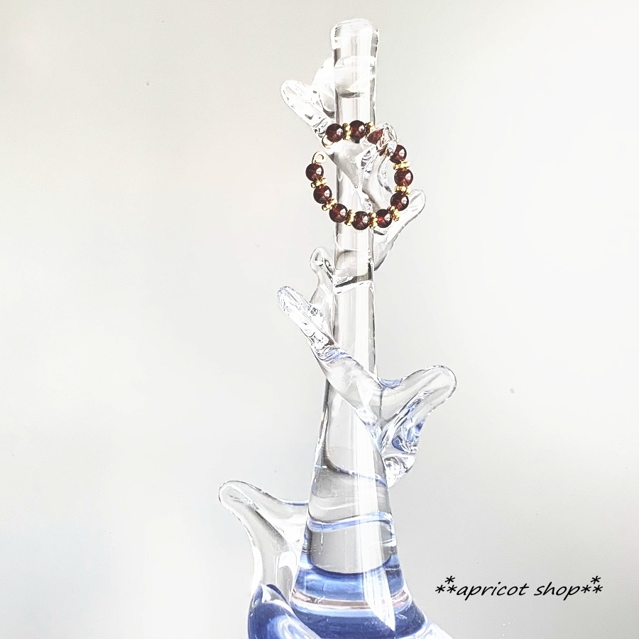 ガーネットのキラキライヤーカフ