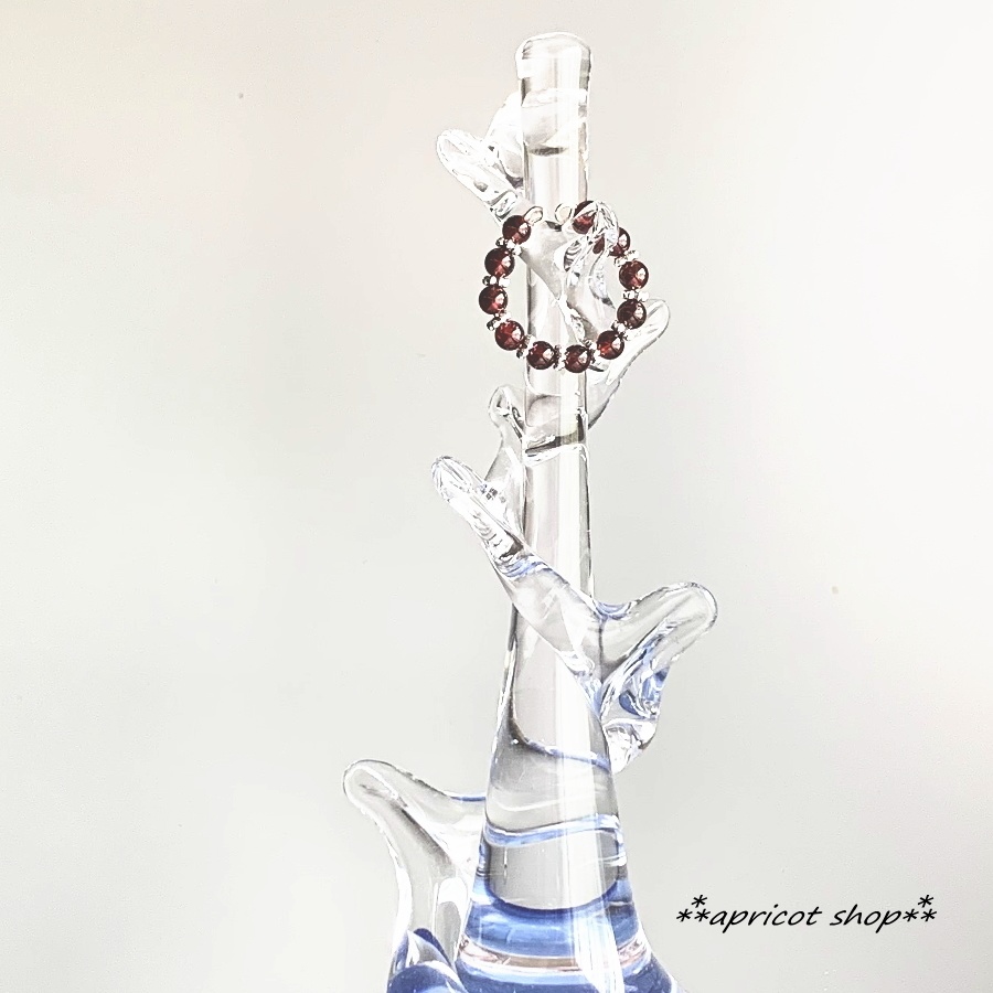 ガーネットのキラキライヤーカフ