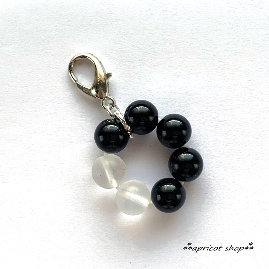 オニキスとフロスト水晶 天然石 ストラップ/円環0