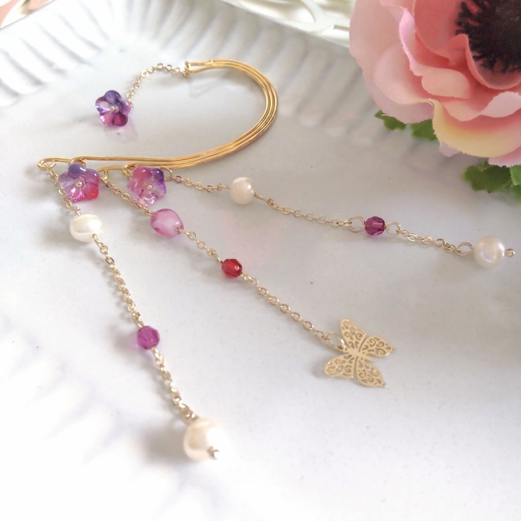 Crossする蝶と花の淡水パールイヤーフック　非公式健屋花那イメージアクセサリー