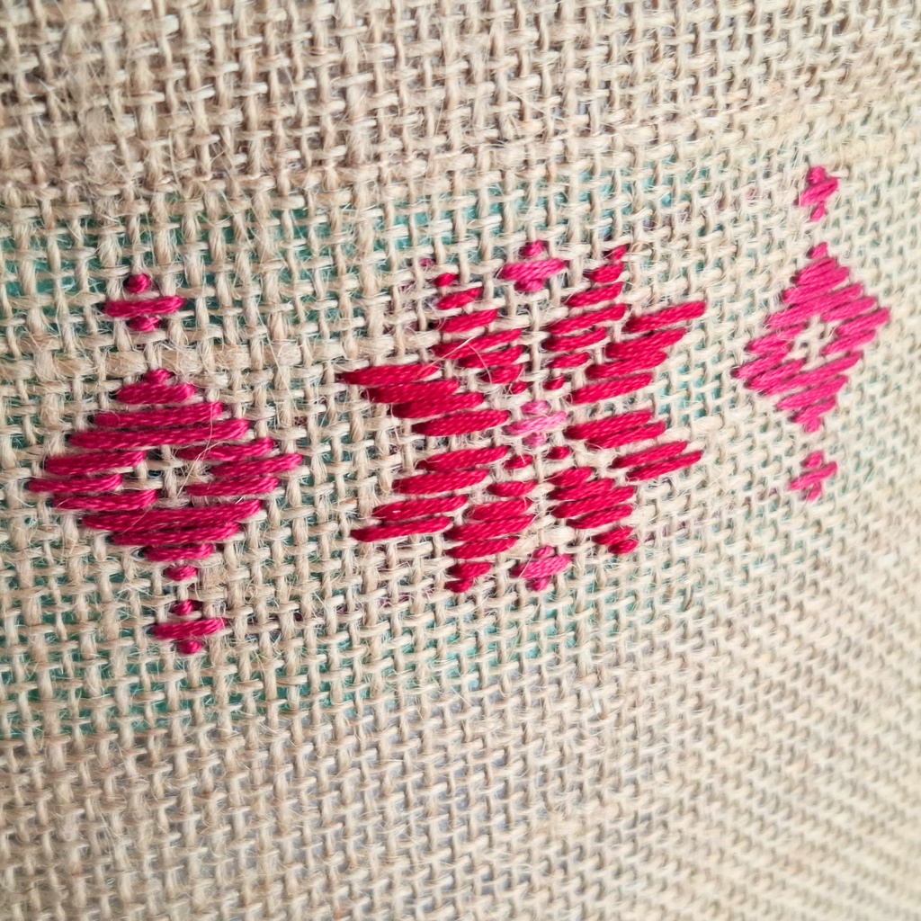 こぎん刺し刺繍ジュートバッグ 赤ピンク刺しゅう