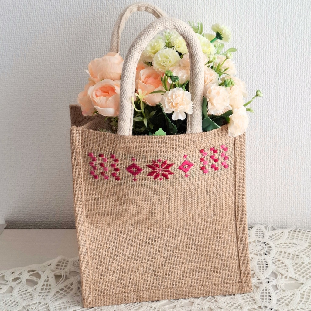 こぎん刺し刺繍ジュートバッグ　赤ピンク刺しゅう