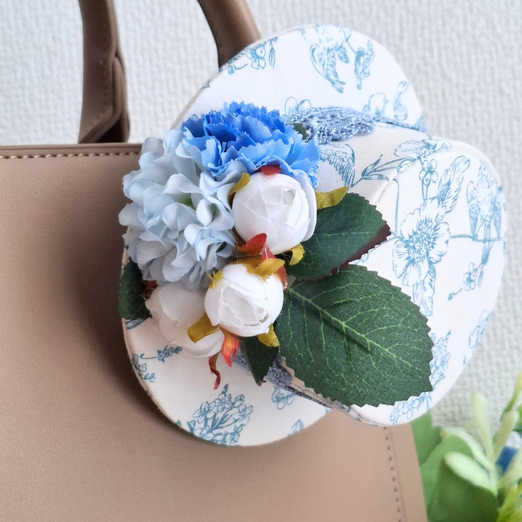 バッグやお洋服に!コサージュみたいなレースと花咲くミニカンカン帽ブローチ