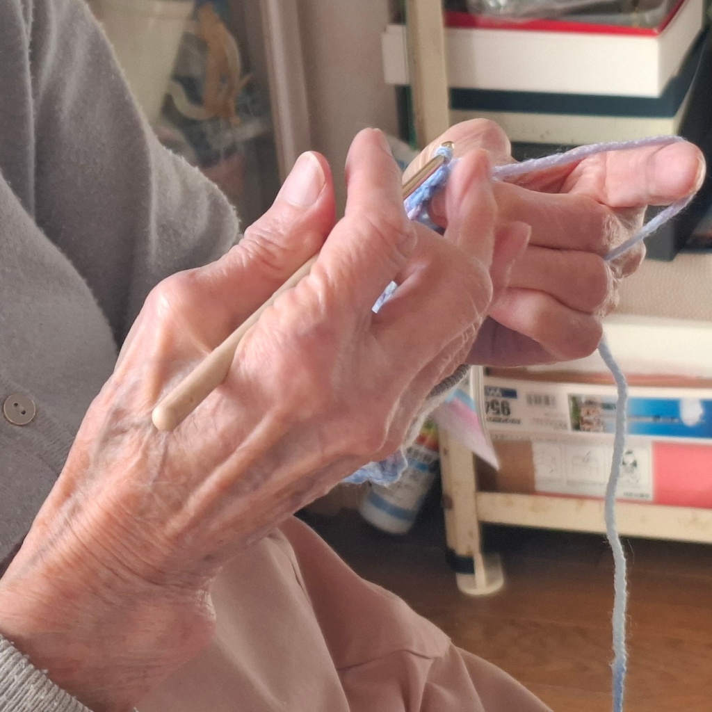 92歳のフミ子おばあちゃんが編んだアクリルたわし2サイズ各5枚10枚セット