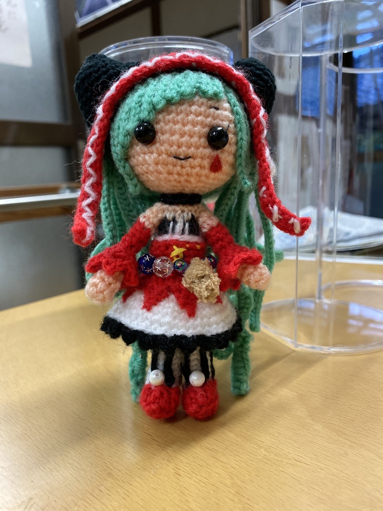 初音ミク(ピエレッタ衣装)編みぐるみ