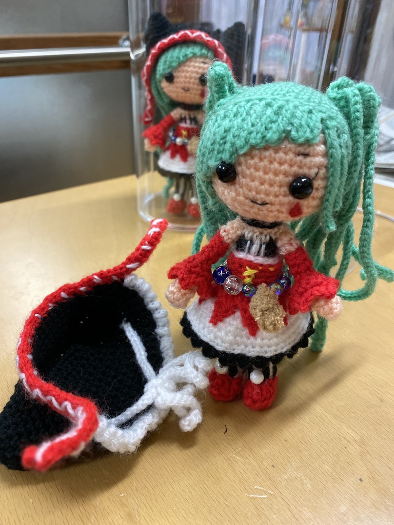 初音ミク(ピエレッタ衣装)編みぐるみ