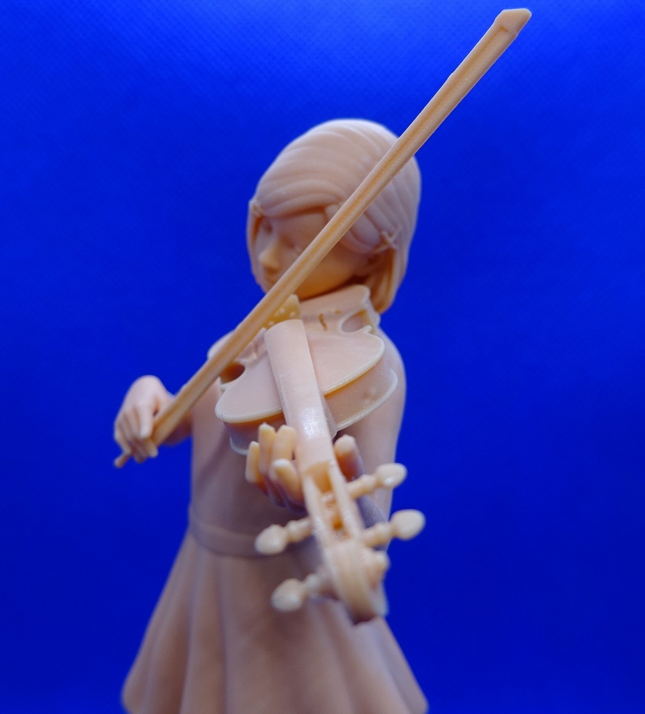 1/12 ヴァイオリンを弾く少女