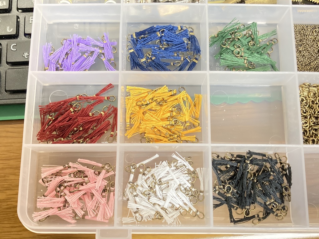 作品用房飾り(複数色有り)