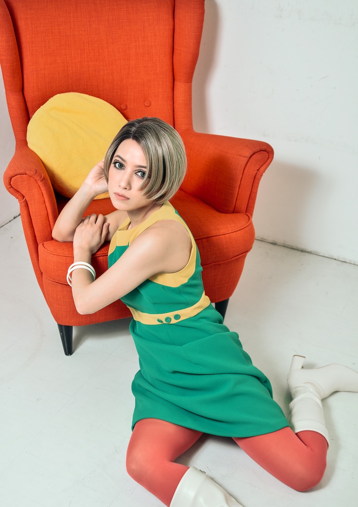 RETRO GIRL