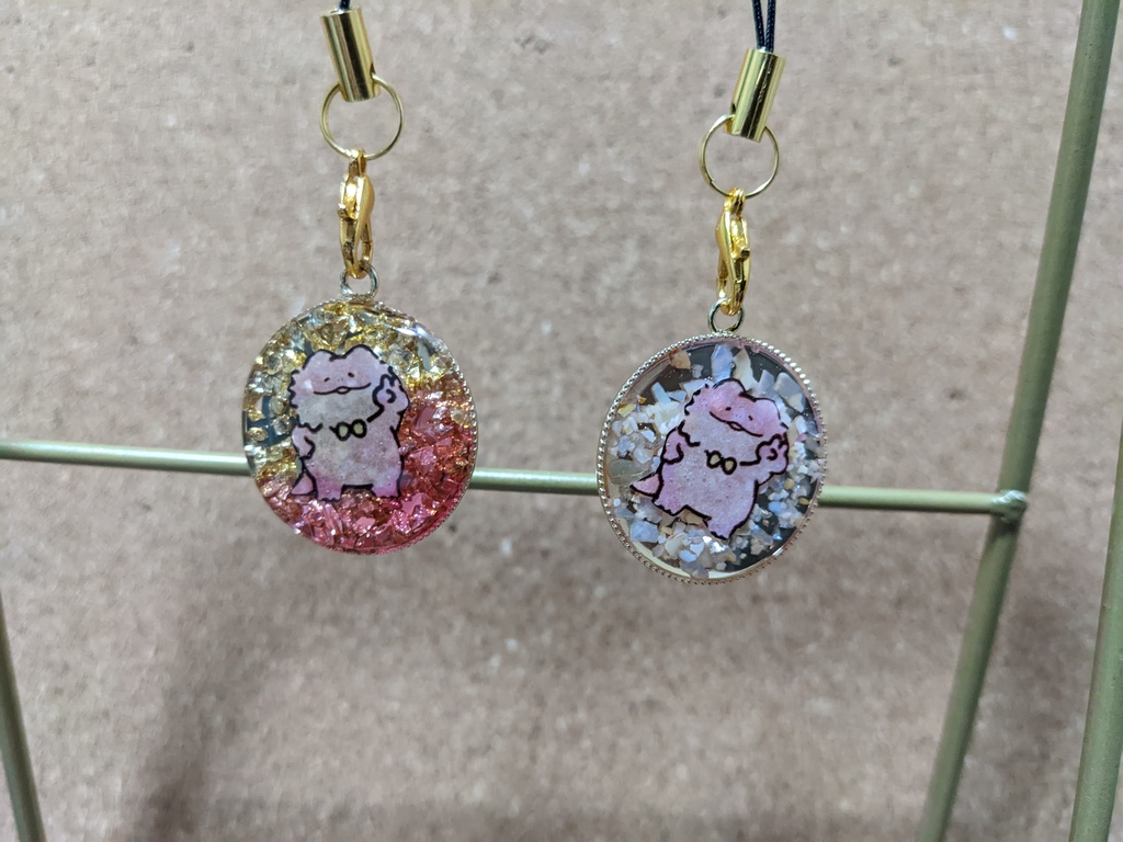 (ななめ手作り)サイン付き♪ぷっくりレジンストラップ