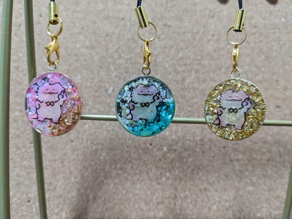 (ななめ手作り)サイン付き♪ぷっくりレジンストラップ