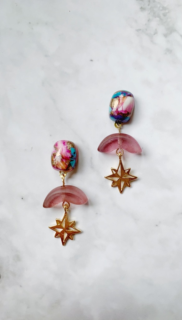 マーブルパーツと星屑のピアス ※イヤリング、樹脂ピアス変更可 - UMEBOSHIYA - BOOTH