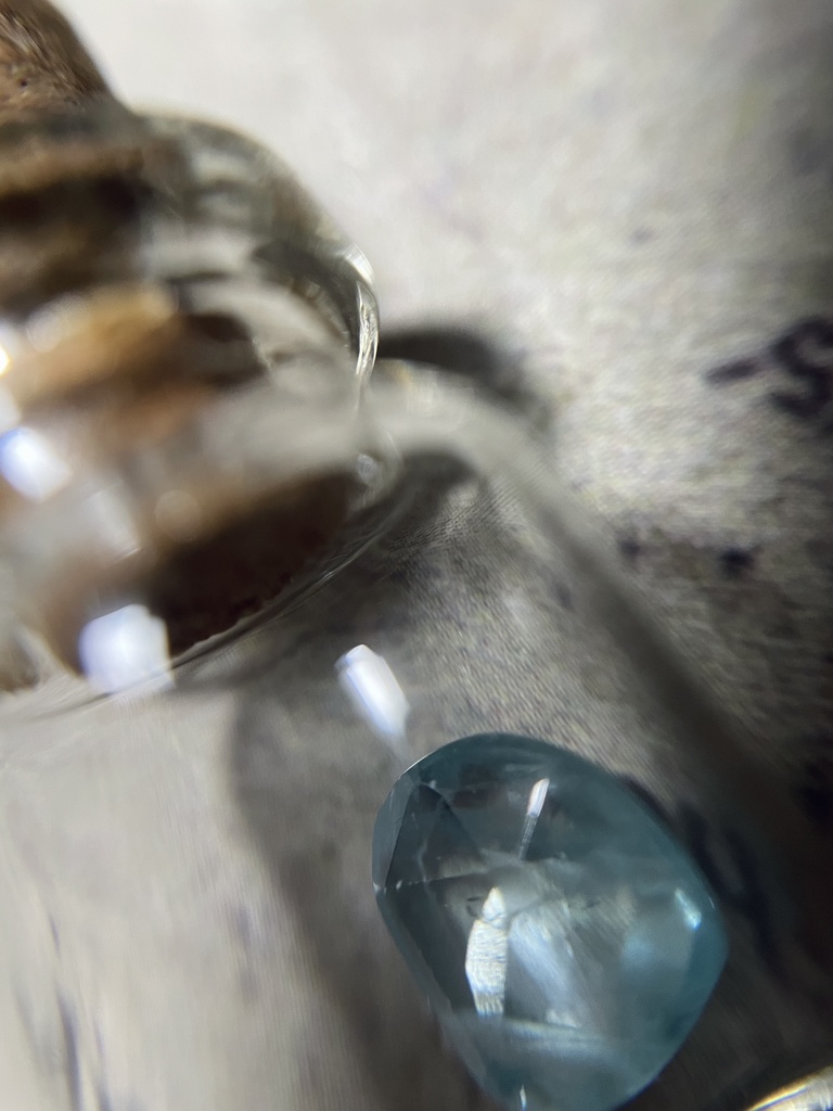 ブルージルコンのチャーム