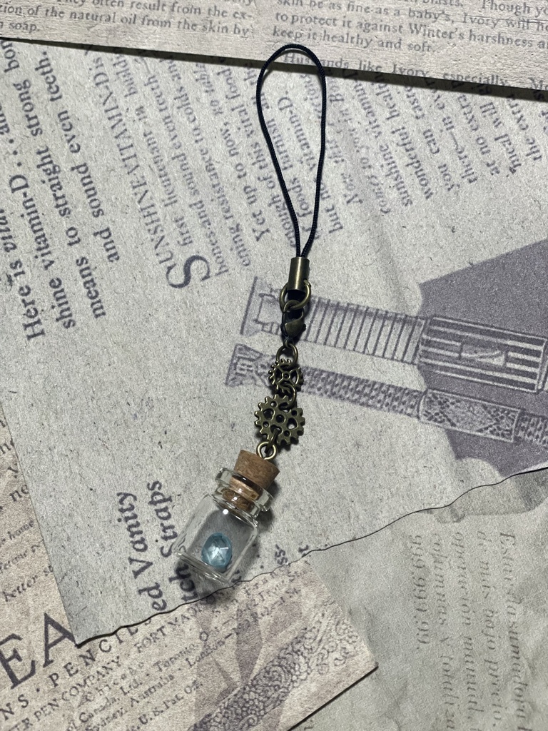 ブルージルコンのチャーム