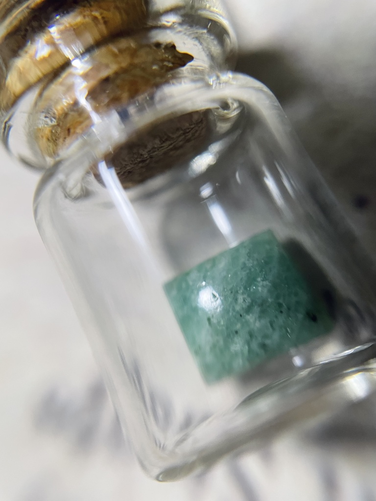 アウィン含石のチャーム