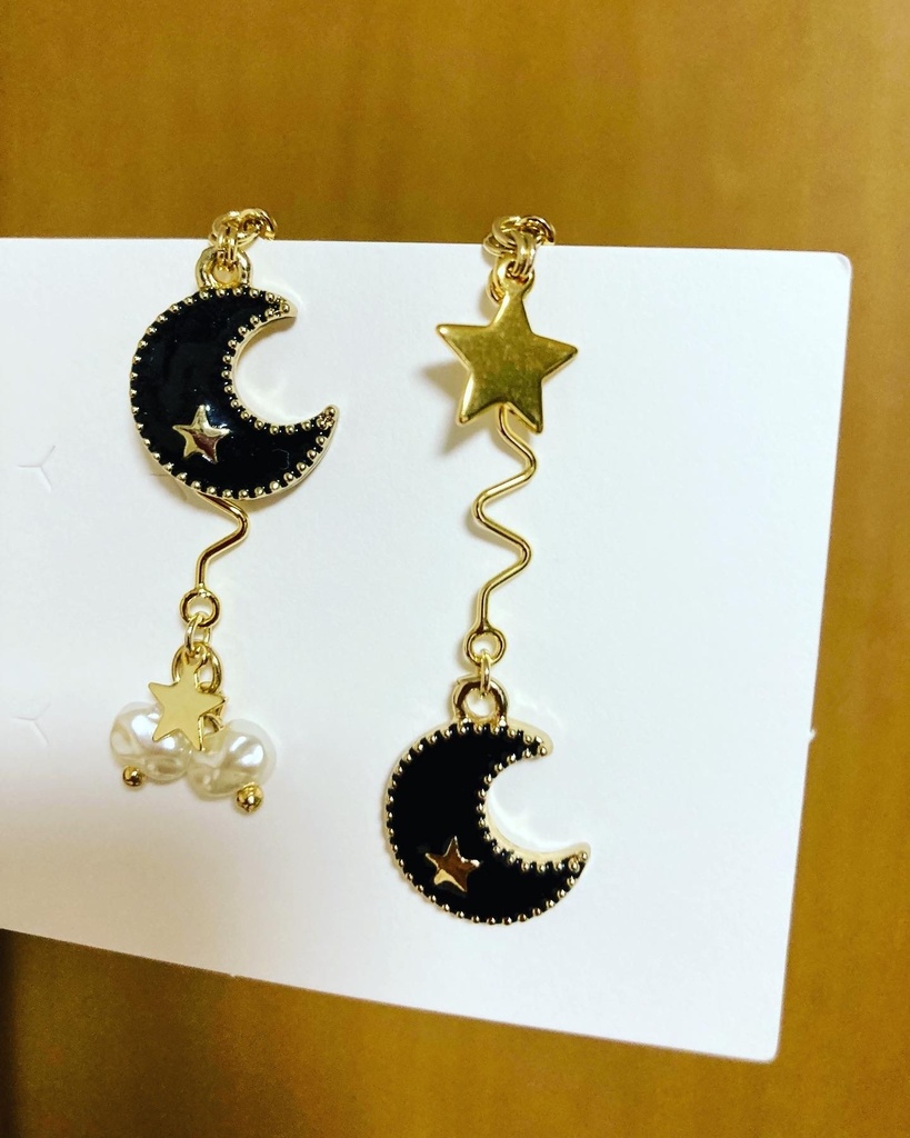 クロ月イメージイヤリング