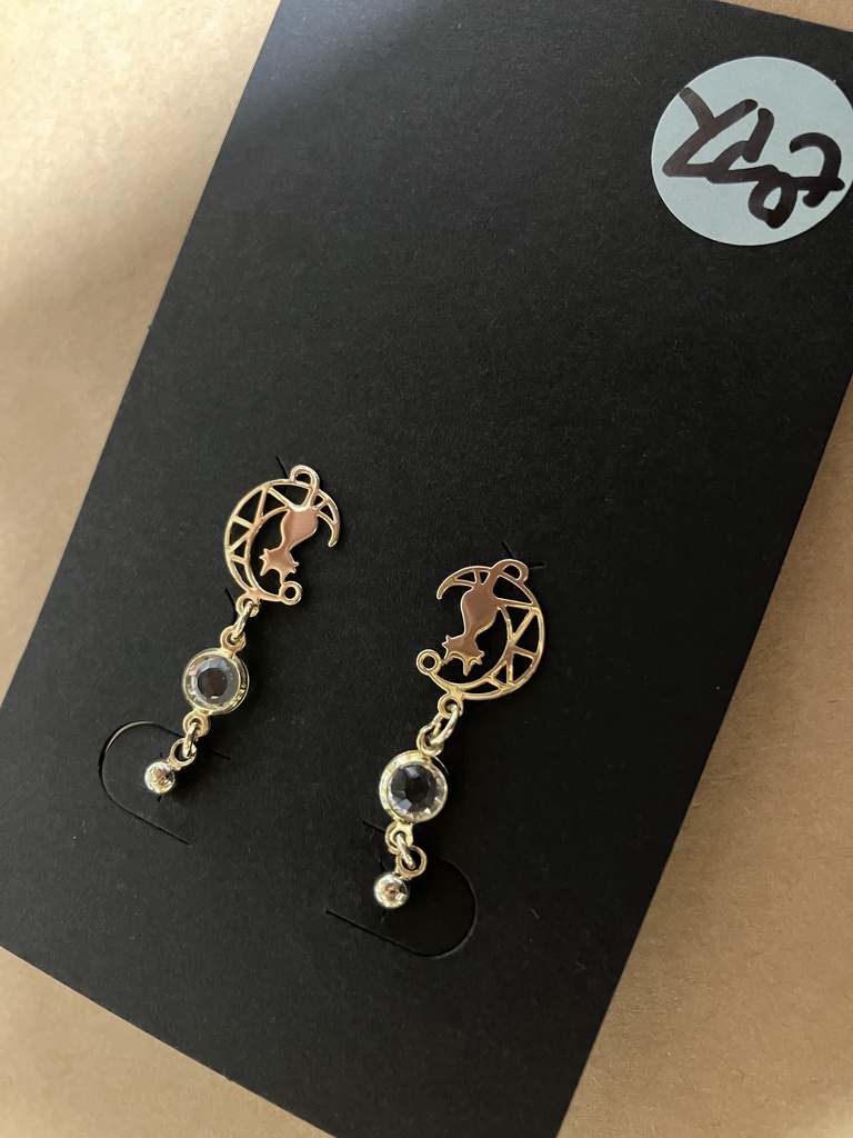 三日月とねこ ピアス