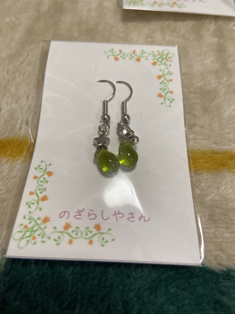 スタードロップピアス オリーブ