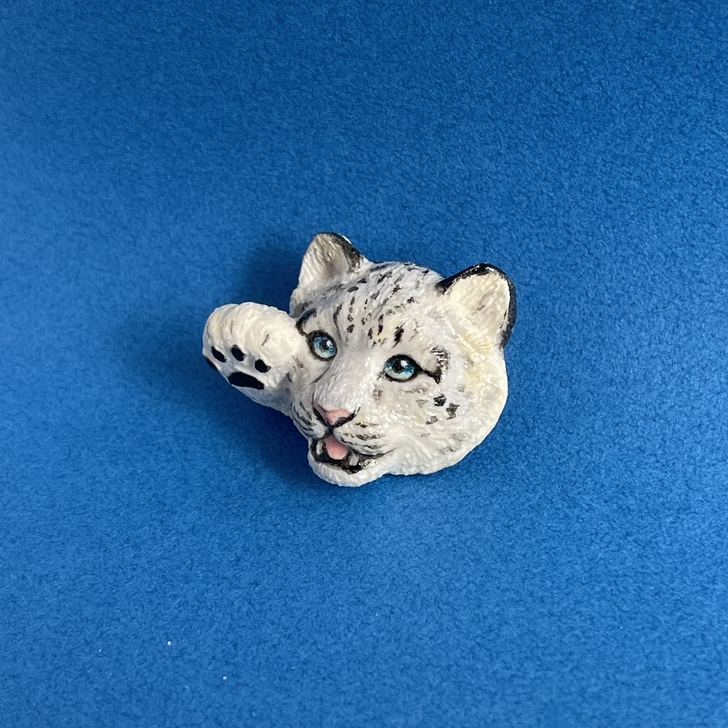 ユキヒョウ ブローチ 雪豹 ネコ科