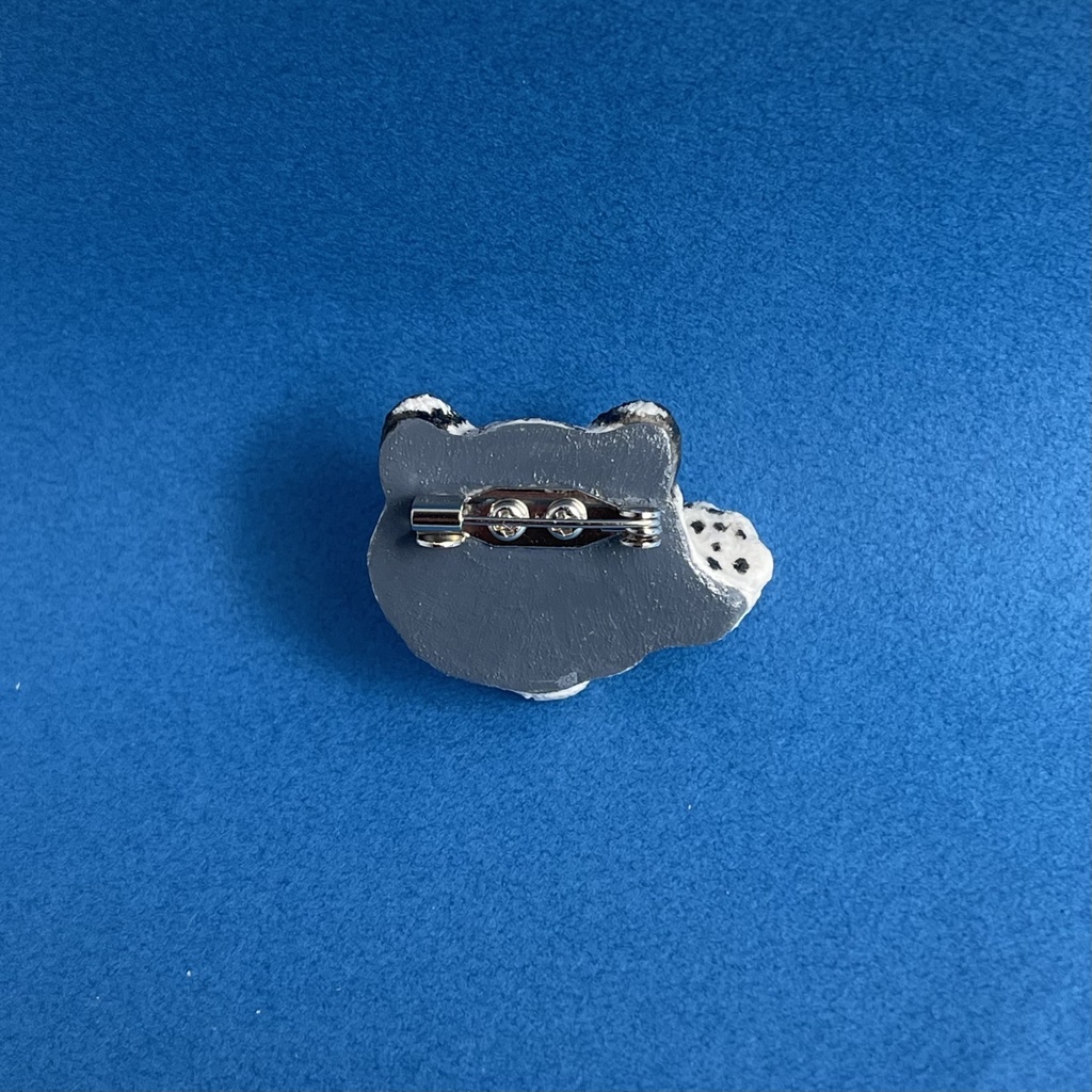 ユキヒョウ ブローチ 雪豹 ネコ科