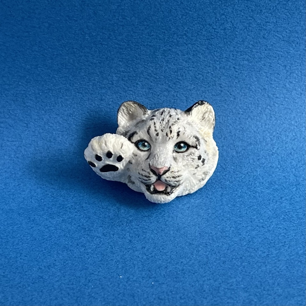 ユキヒョウ ブローチ 雪豹 ネコ科