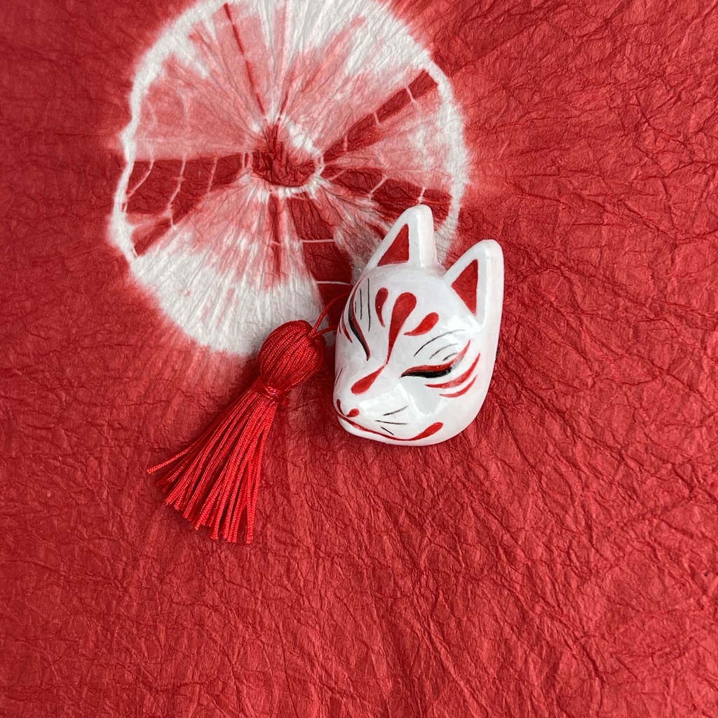 狐面　ブローチ