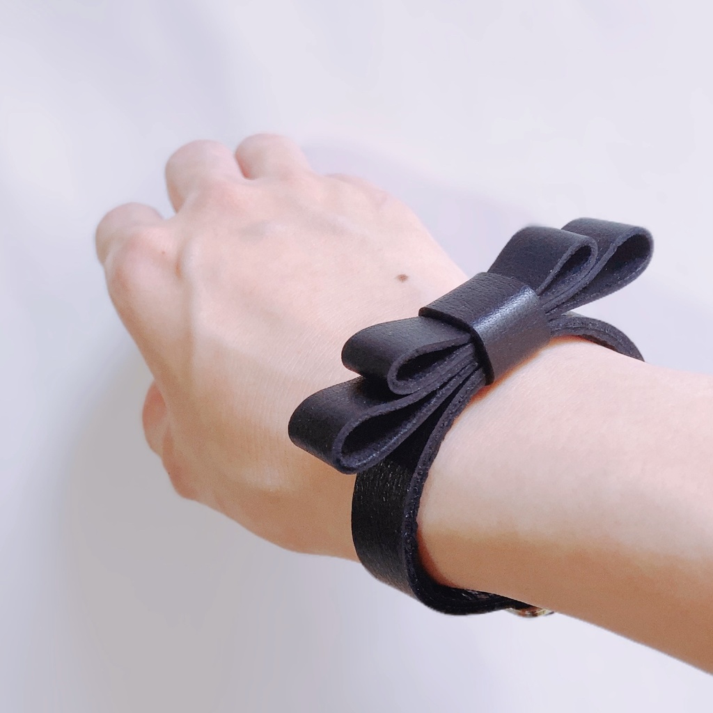 革のリボンブレスレット