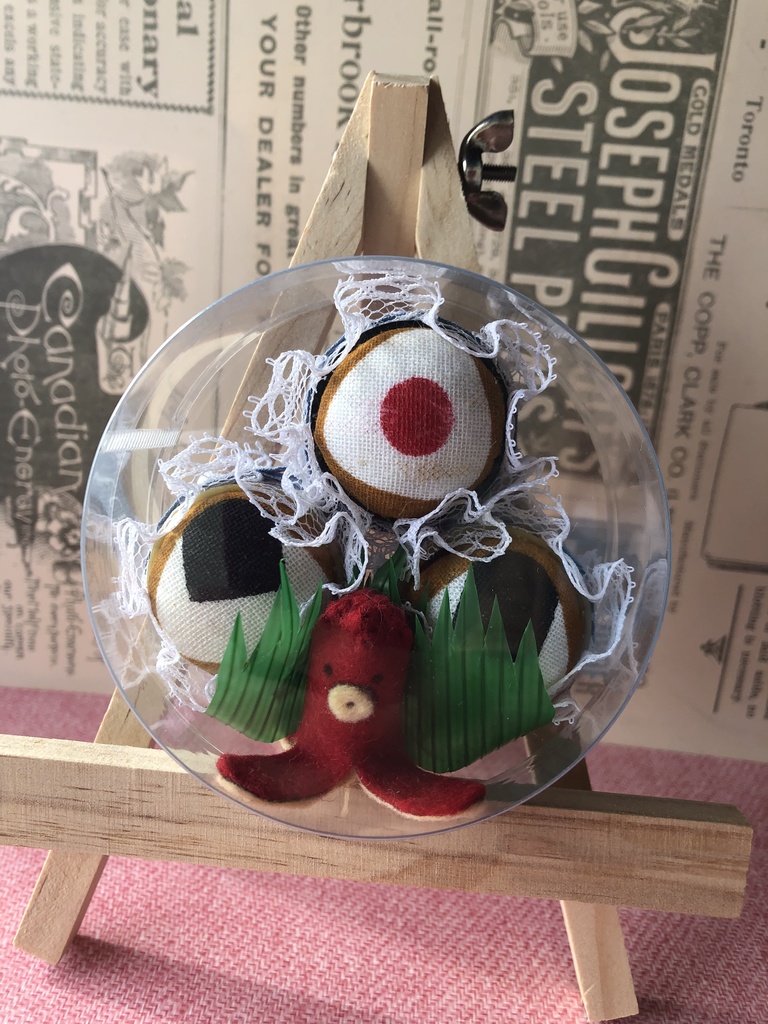 おにぎり弁当のピンクッション