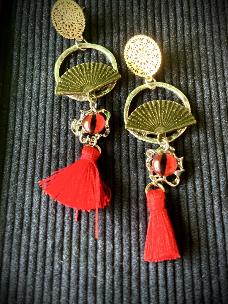 武器庫の金扇と厄命のピアス