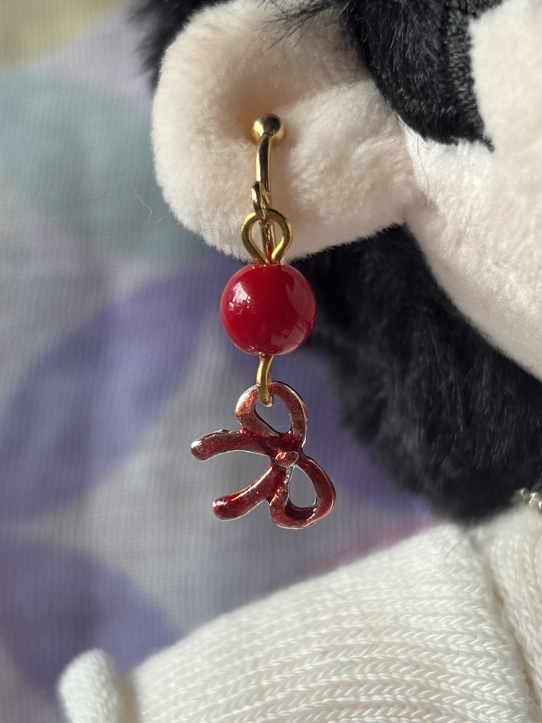 ぬいぐるみ用 イヤーカフ 、紅玉とリボン　片耳