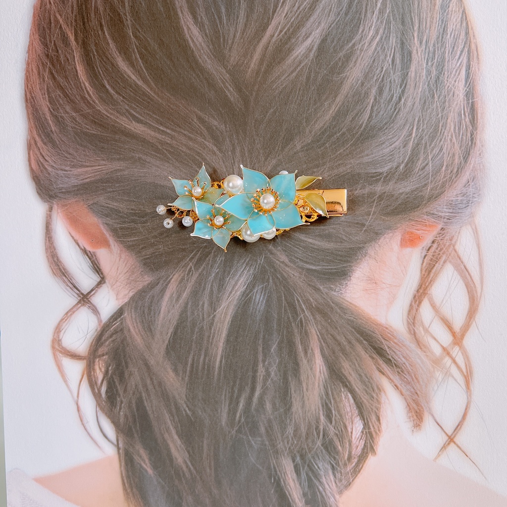 光秀さんが贈ってくれた桔梗の髪飾り