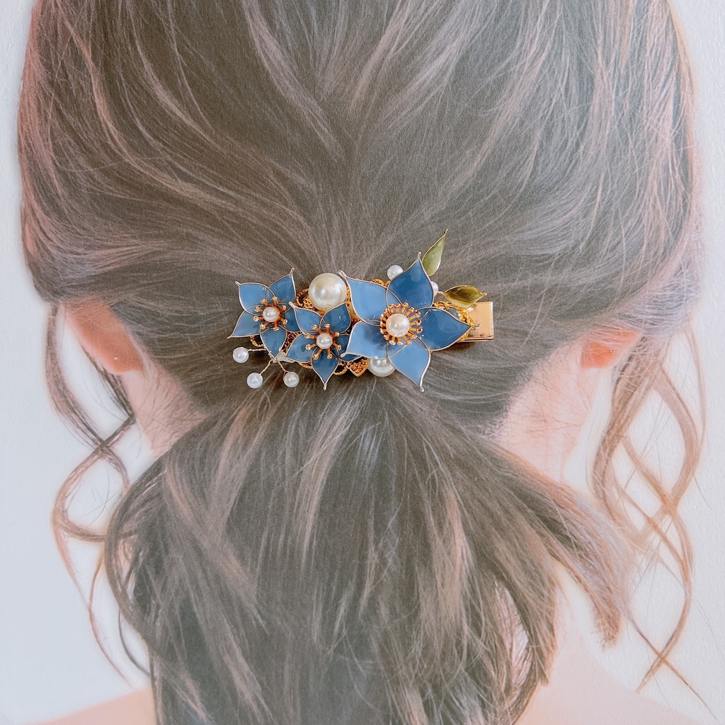 光秀さんが贈ってくれた桔梗の髪飾り