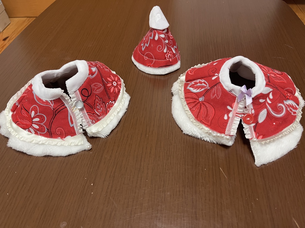 ぬい服 サンタ風ポンチョ