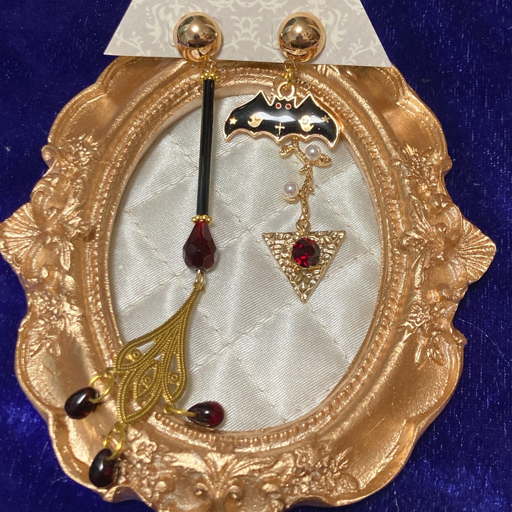 半田桃 ハロウィン衣装イメージピアス