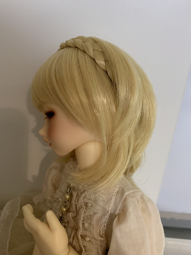 【d】7-8インチ 三つ編みティアラショート ハニーブロンド