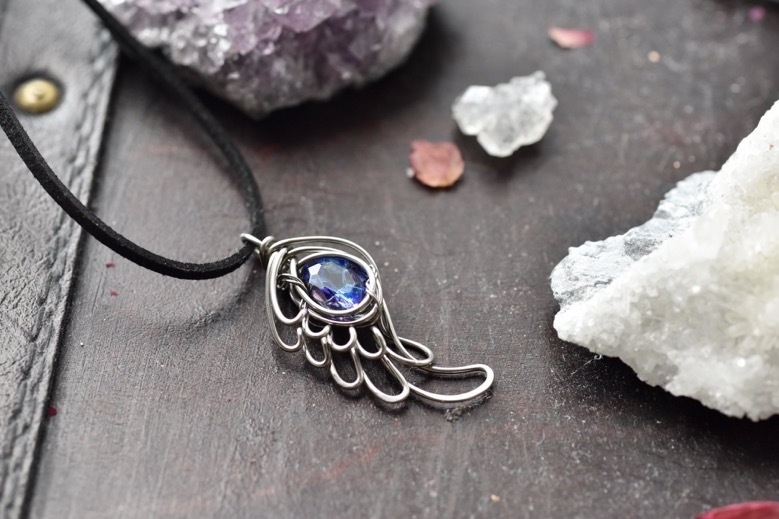 人用サイズ バミューダブルーのペンダント