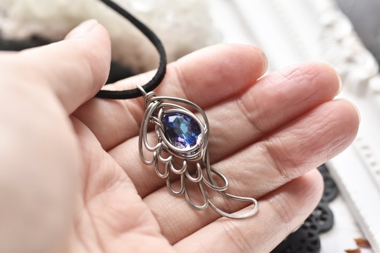 人用サイズ バミューダブルーのペンダント