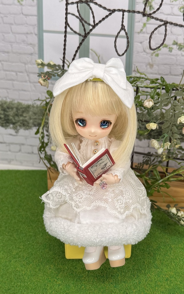 オビツ11サイズ 豆本 FRAGARIA petit(いちごの図鑑)とシールのセット