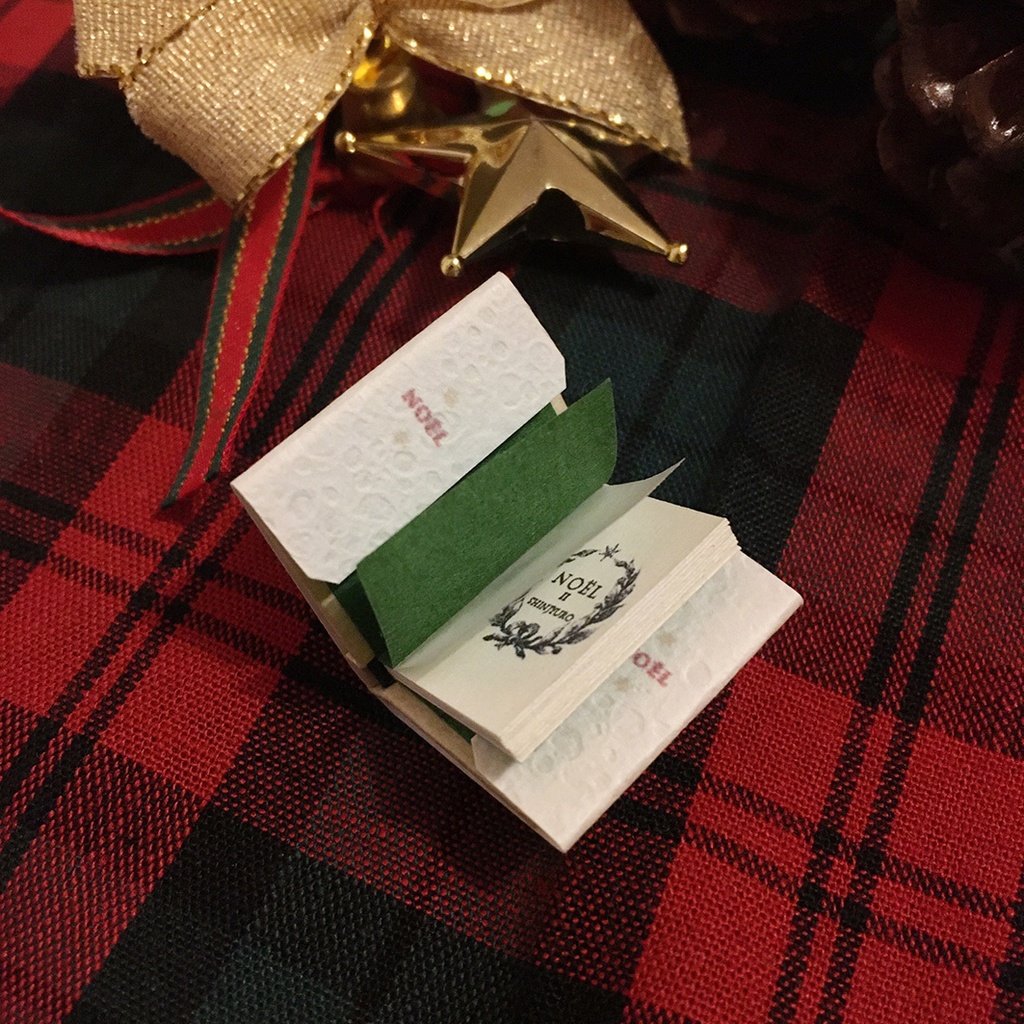 オビツ11サイズ 豆本 NOEL cute edition とシールのセット