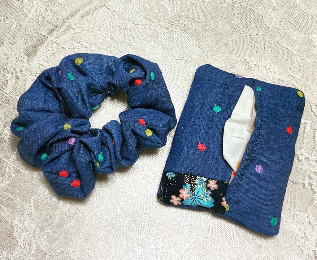 【限定1セット】ドット柄シュシュとポケットティッシュケース(和柄のワンポイント入り)セット　1600円