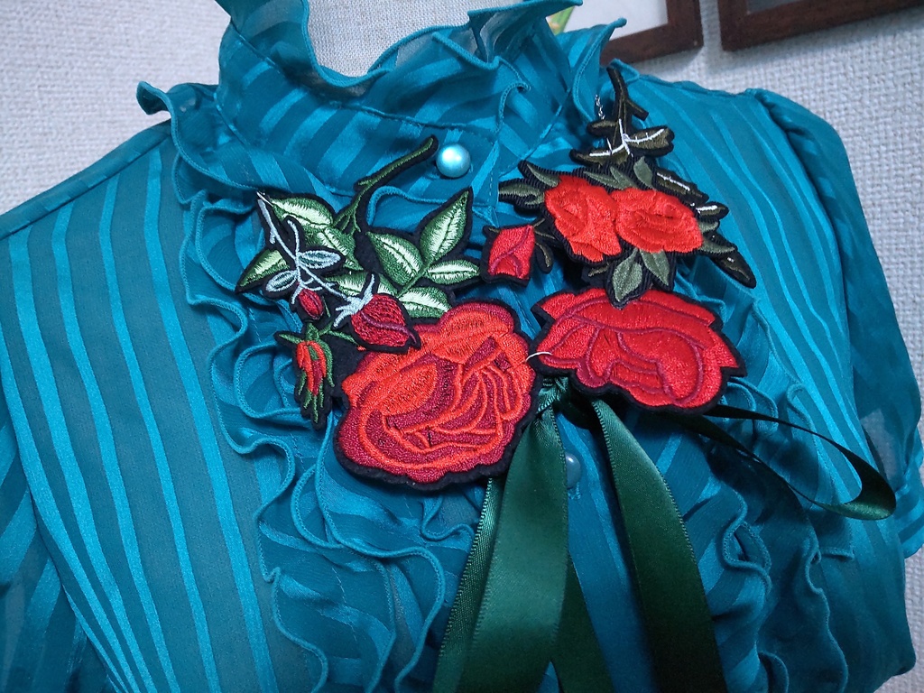 薔薇園の襟飾りA