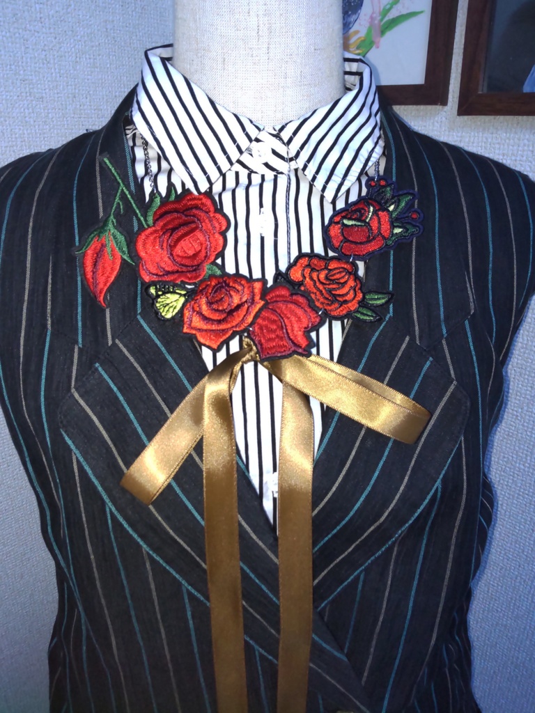 薔薇園の襟飾りB