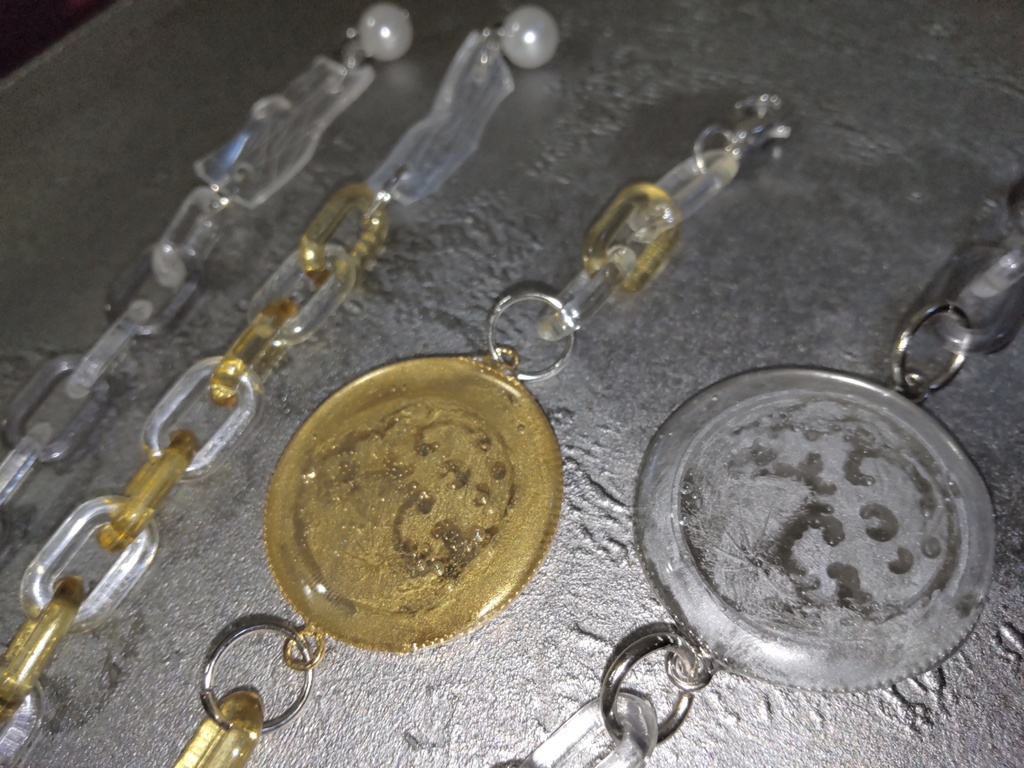 満月のマスクチェーン