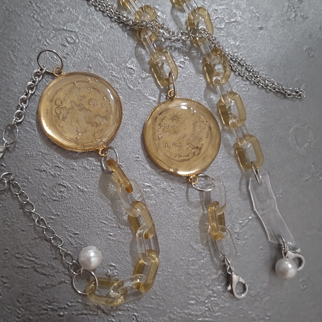 満月のマスクチェーン