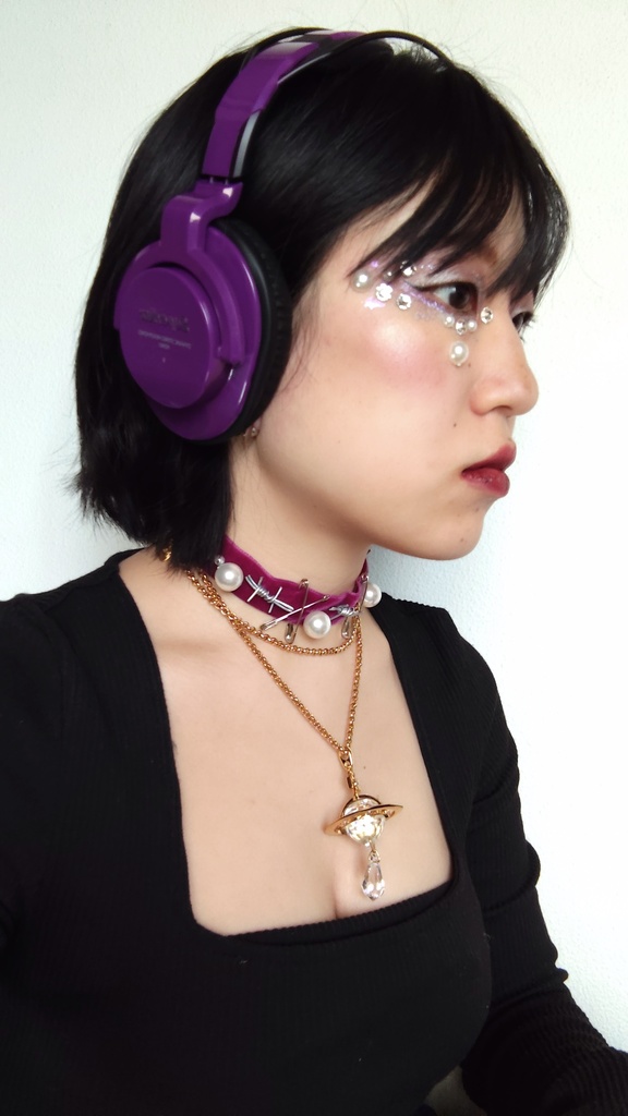 CAUTION PEARL CHOKER