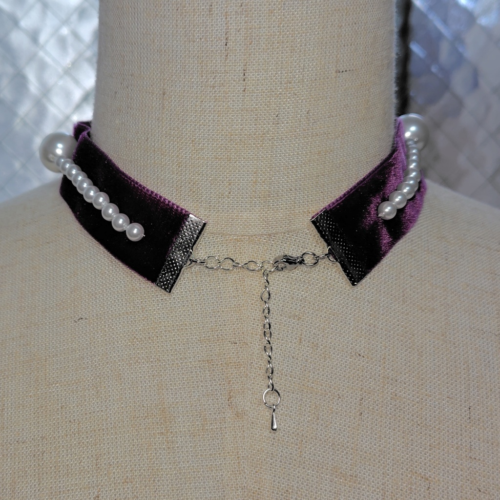 CAUTION PEARL CHOKER