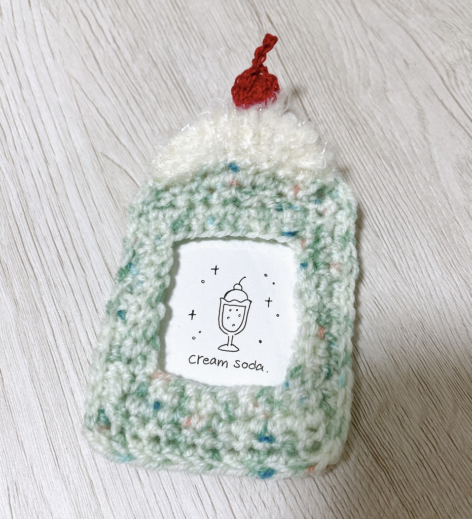 【編み物】トレカケース入れ〈クリームソーダ〉