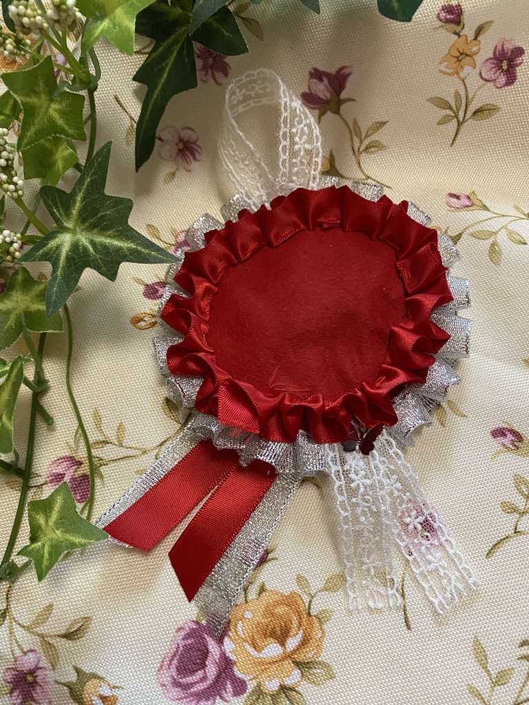 ロゼット 缶バッジ レースバタフライ 赤