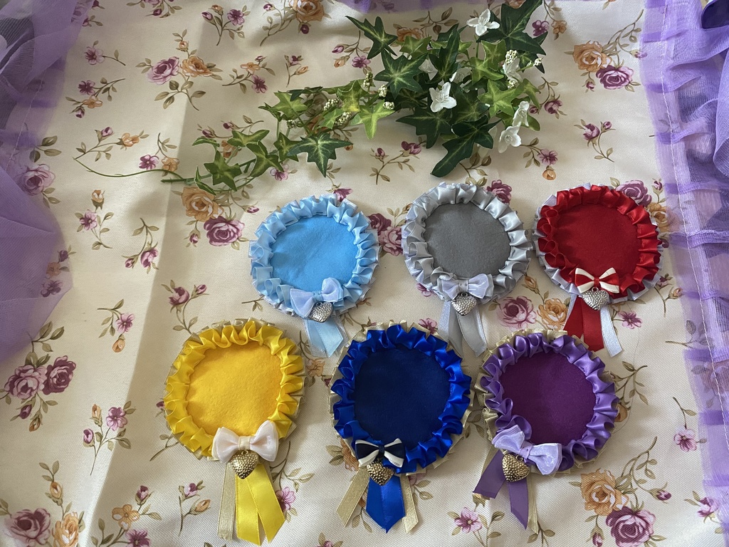 ロゼット 缶バッジ リボンハート