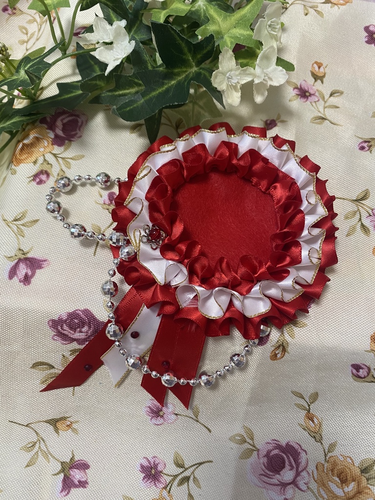 キング&クイーン 赤 ロゼット 缶バッジ